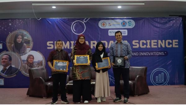 Seminar Data Science: Meningkatkan Kompetensi Mahasiswa Sistem Informasi di EraDigital